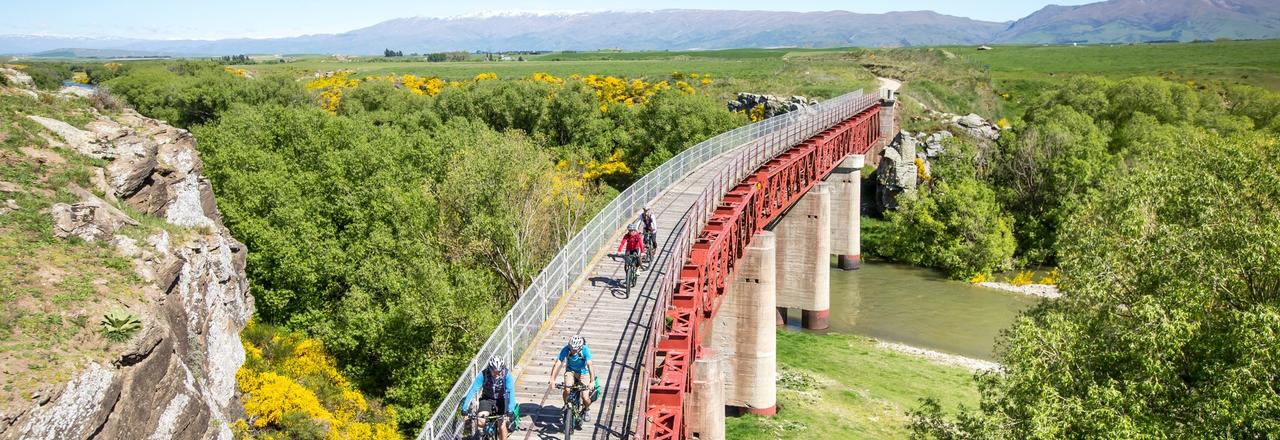 Cycling the Otago Central Rail Trail