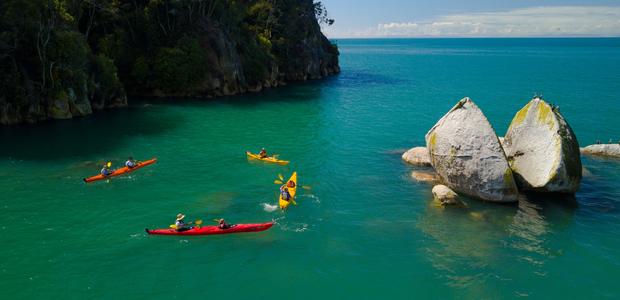 Waka tour near Split Apple Rock in Nelson