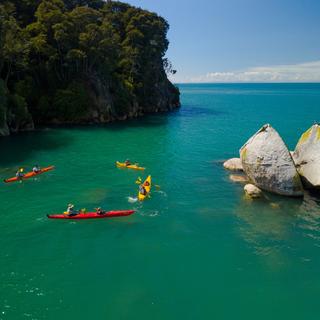 Waka tour near Split Apple Rock in Nelson