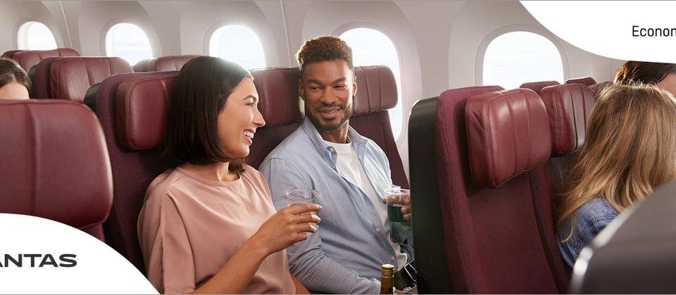 qantas 787 economy couple drinks border