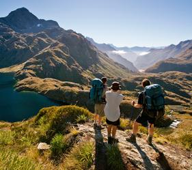 今年，新西兰旅游局与全球各地的旅业销售人员通过网络连线就新西兰展开了讨论。